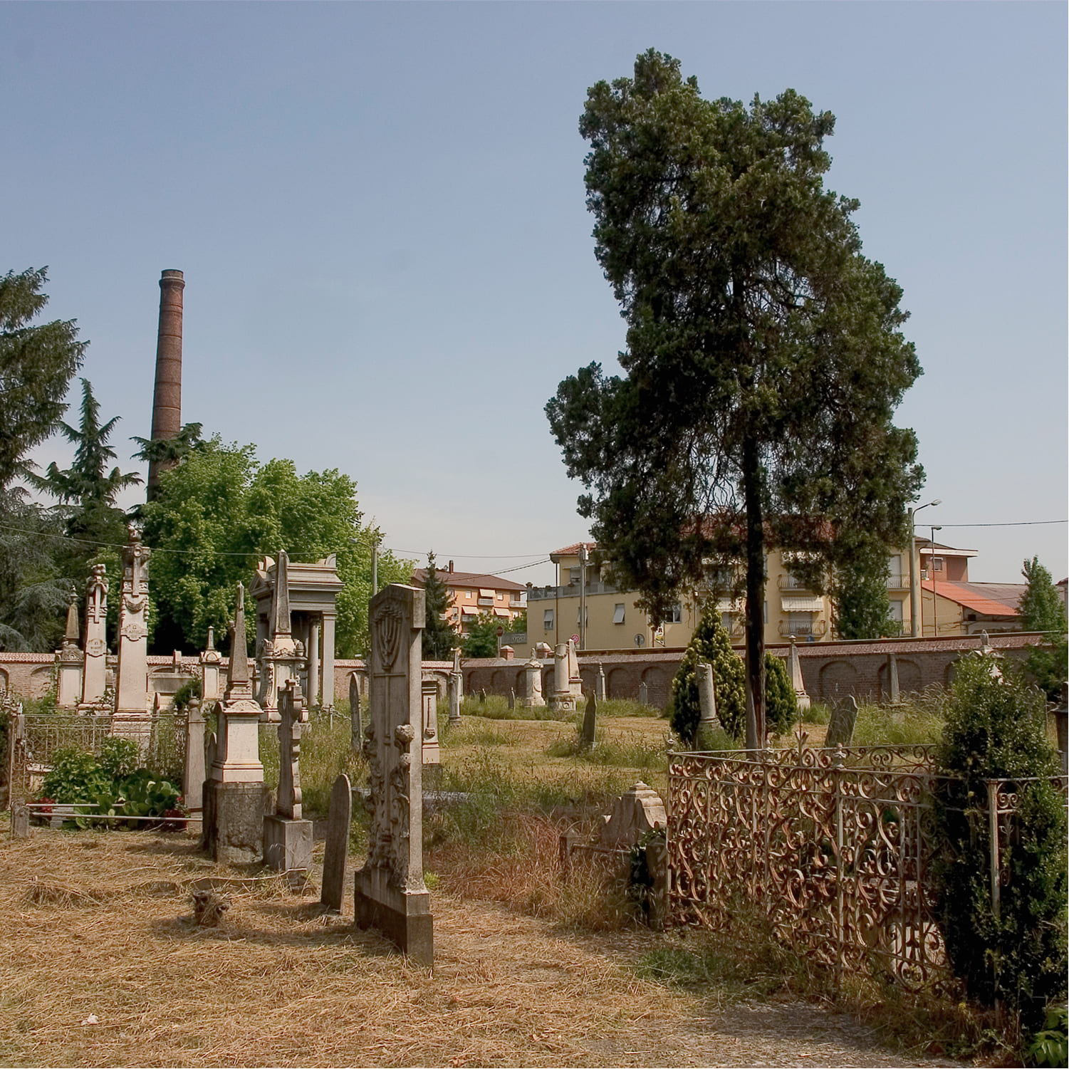 Asti-cimitero-01 Dettaglio delle lapidi ebraiche presenti nel cimitero di Asti