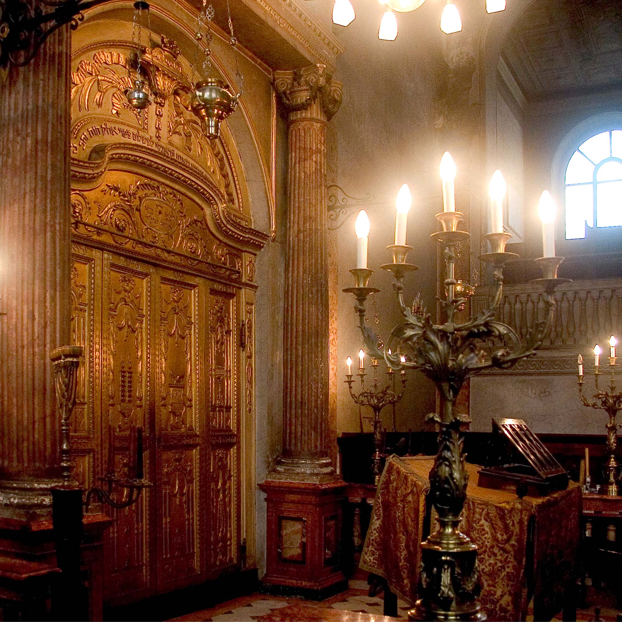 Asti-sinagoga-interno Veduta interno della sinagoga di Asti