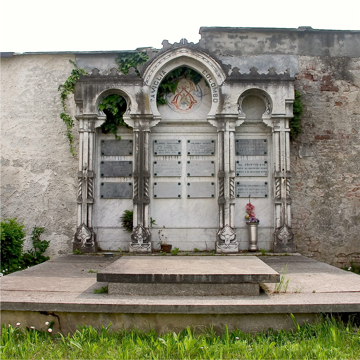 Carmagnola-cimitero-02 Dettaglio delle lapidi ebraiche presenti nel cimitero di Carmagnola