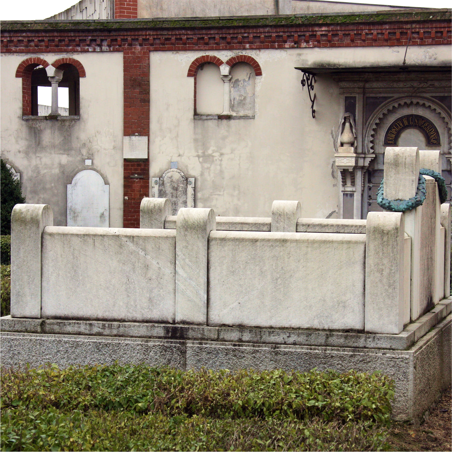 Chieri-cimitero-03 Dettaglio dell'interno del cimitero di Chieri