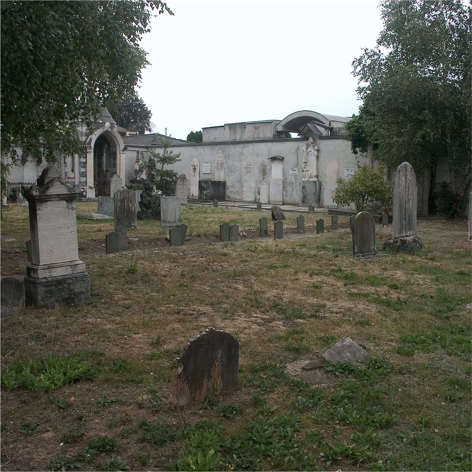 Cuneo-cimitero-02 Interno del cimitero di Cuneo