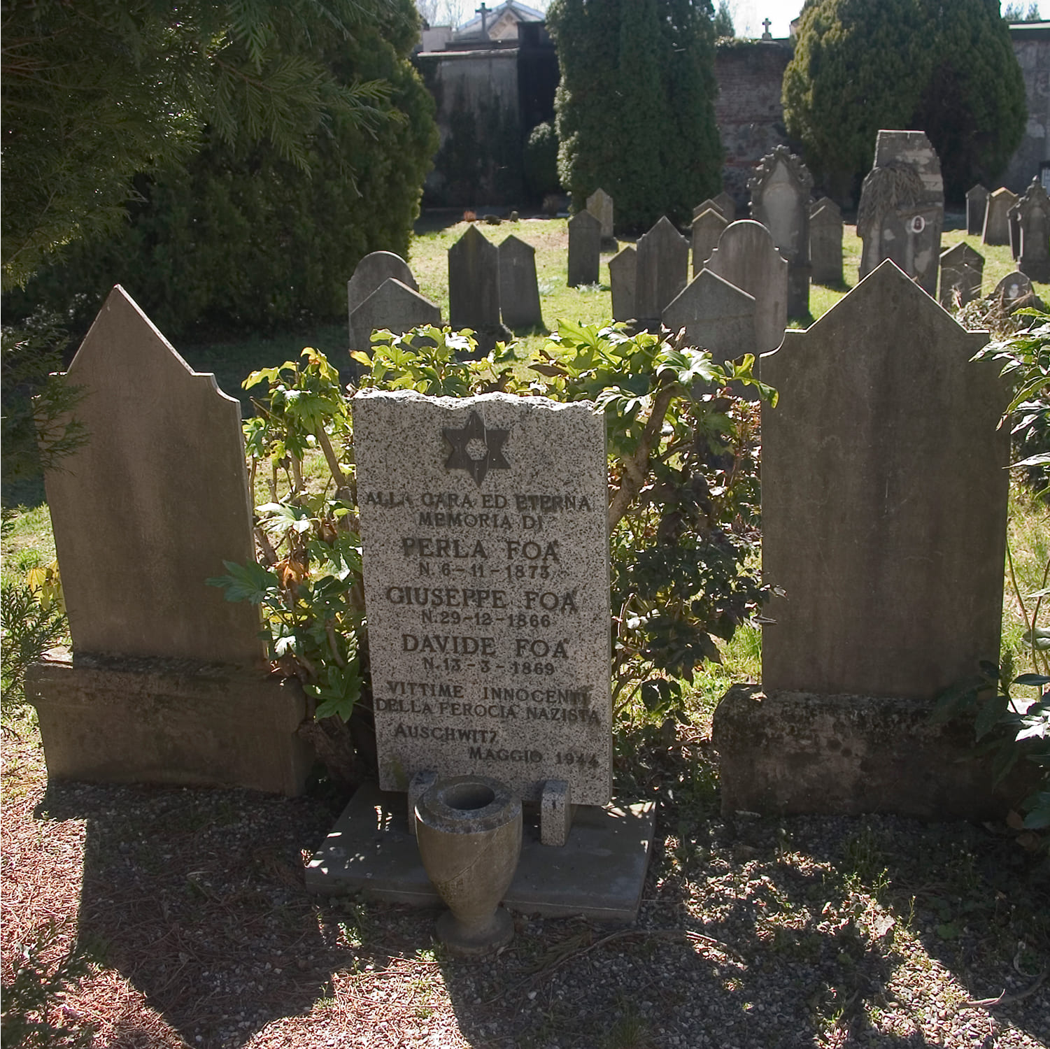 Ivrea-cimitero-02 Lapidi ebraiche presenti all'interno del cimitero di Ivrea