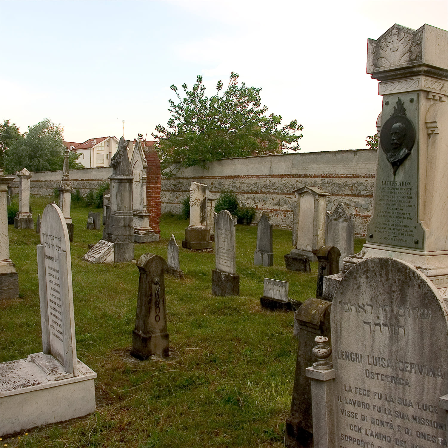 Saluzzo-cimitero-02 Dettaglio dell'interno del cimitero di Saluzzo