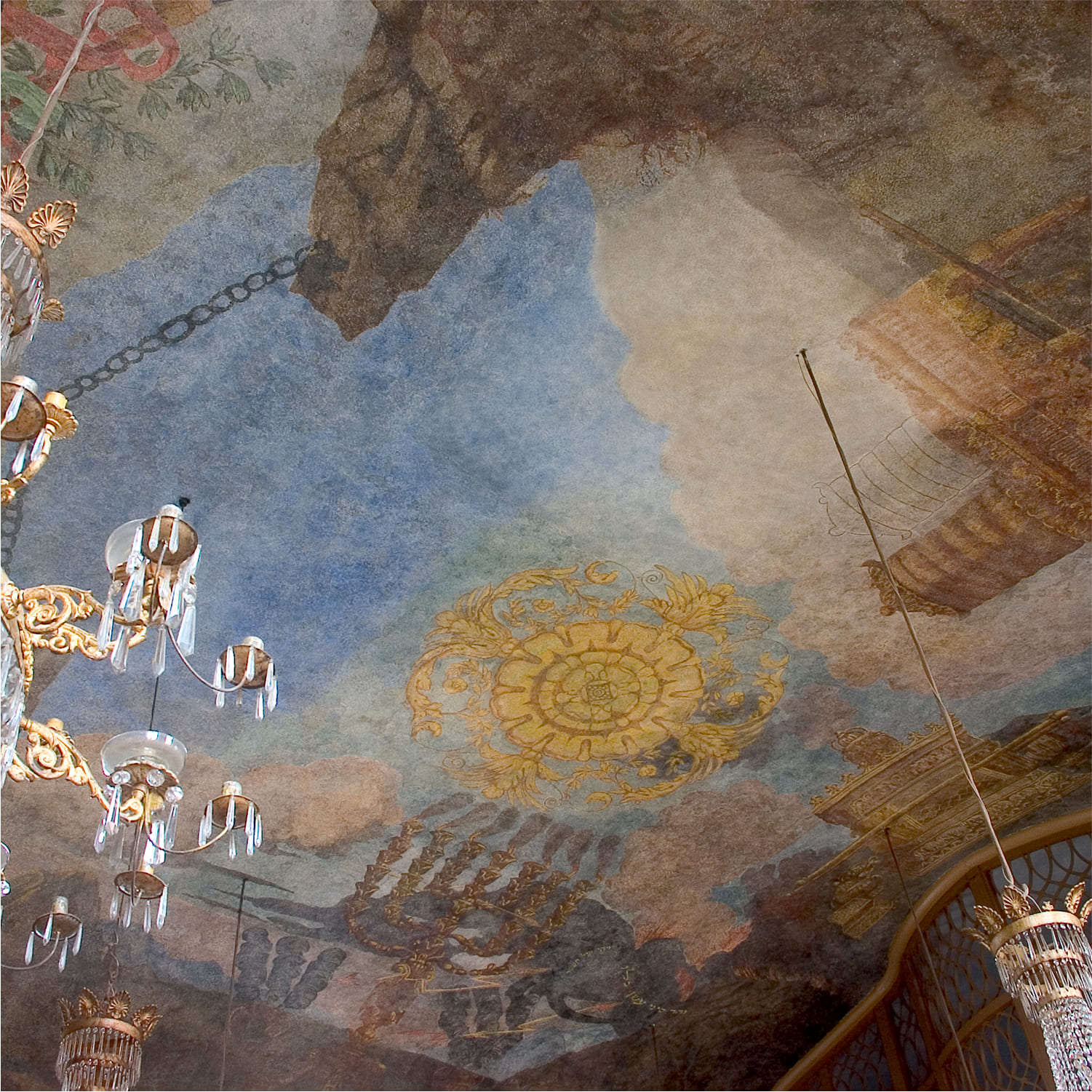 Saluzzo-sinagoga-02 Dettaglio dell'interno della sinagoga di Saluzzo