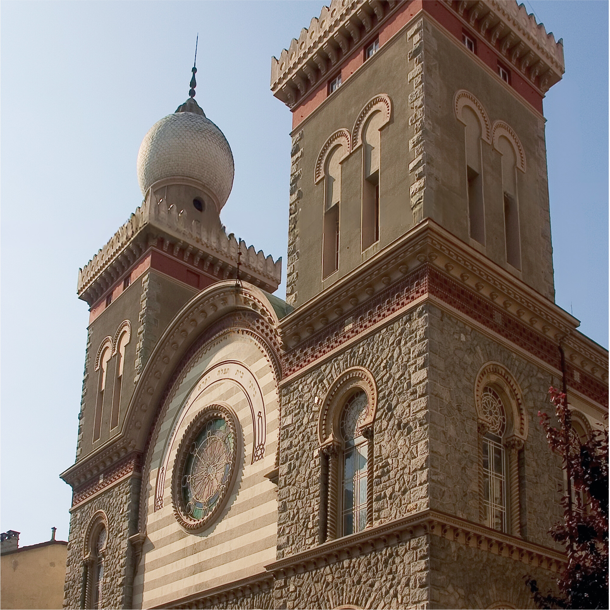 Totino-sito Dettaglio della facciata della sinagoga di Torino